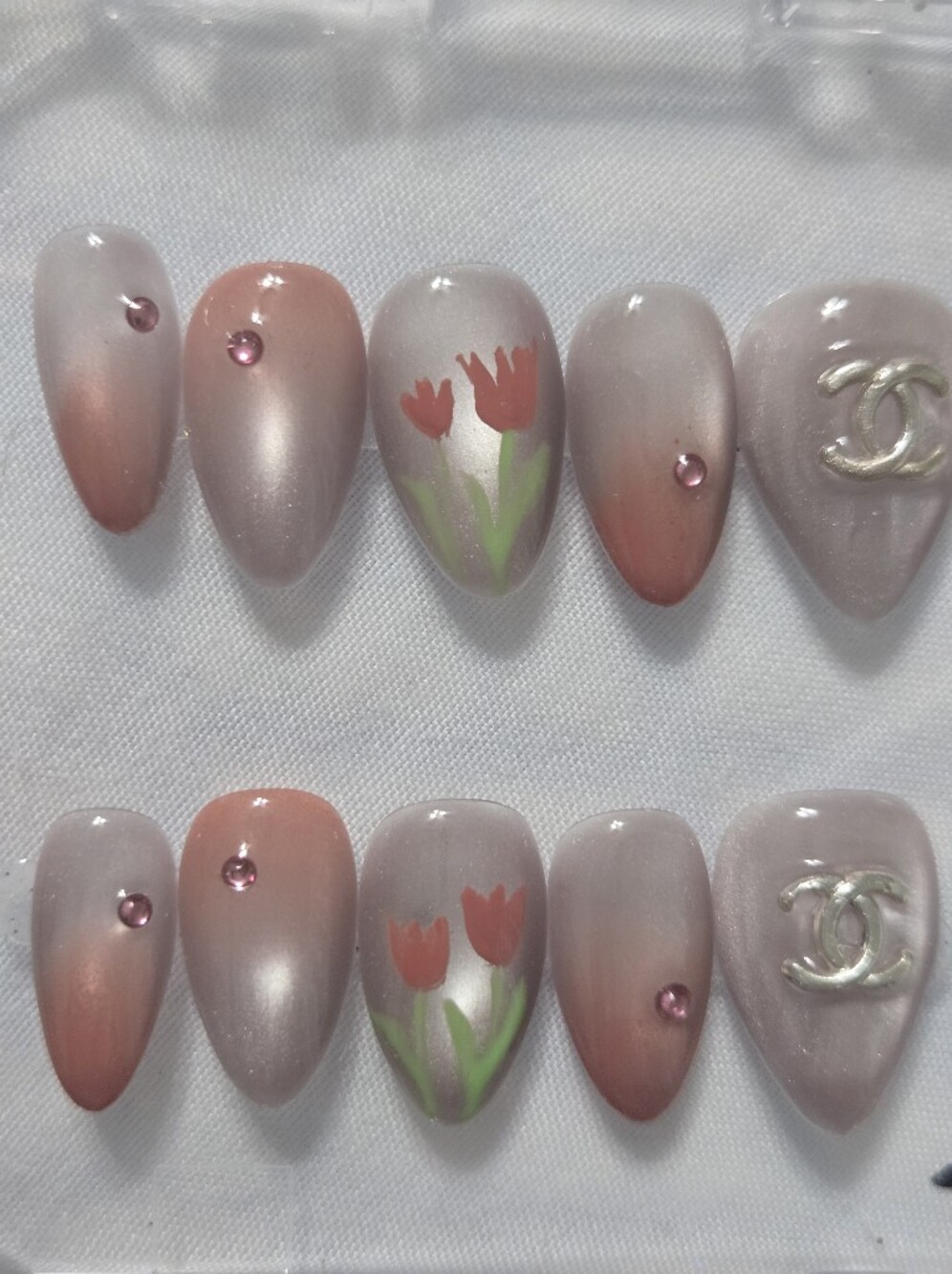 Elegant Tulip Press-On Nails - Pink Pearl Ombre Short Almond Style